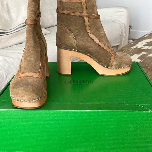 Swedish Hasbeens NWT Tan Suede Sophisticated Jodhpur Booties Clog Boot FUN!!! 🌈 - Picture 8 of 12